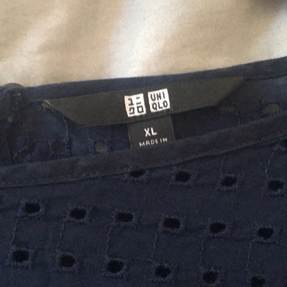 Uniqlo all-cotton navy eyelet top - Picture 4 of 6